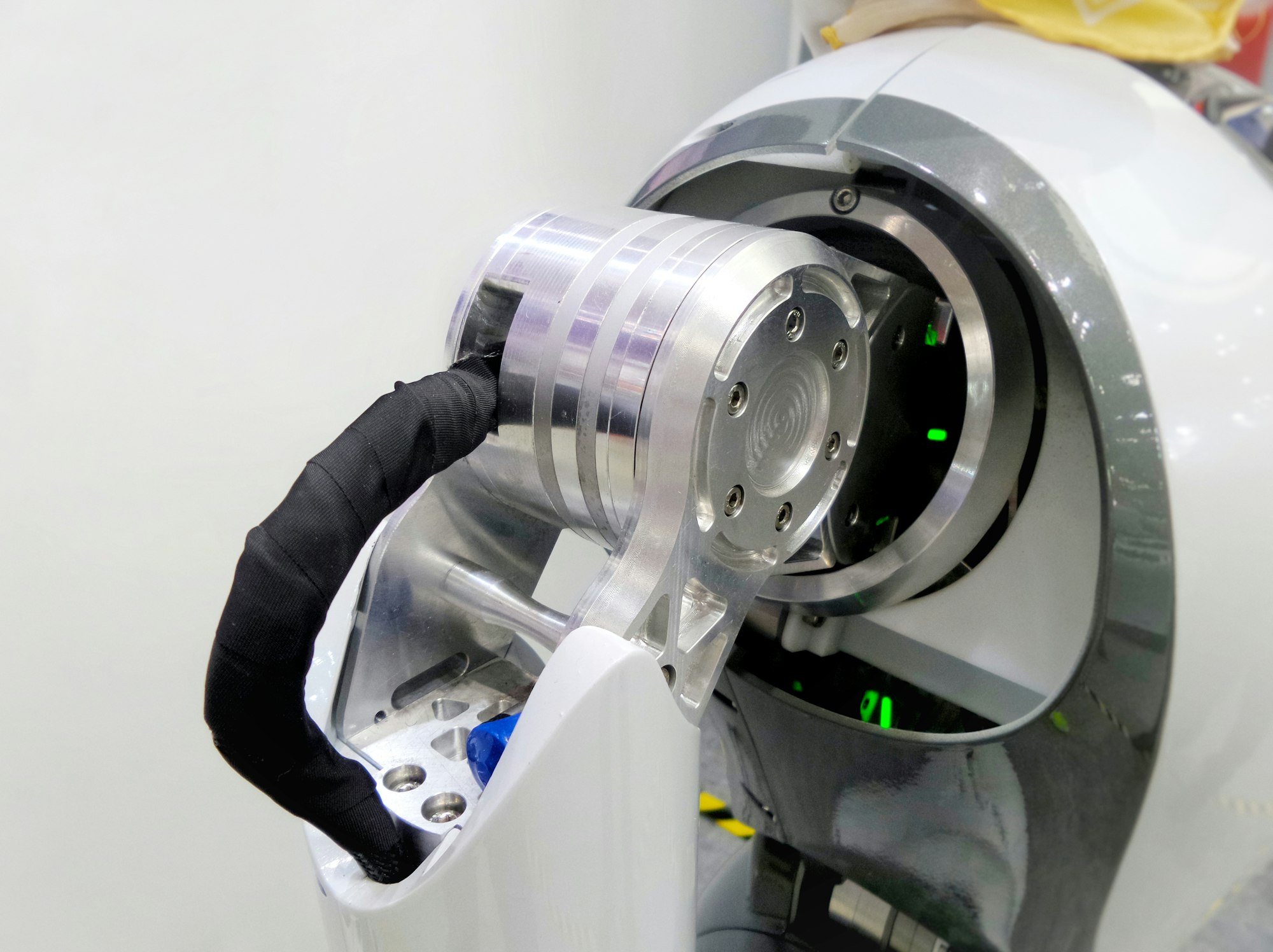手術用人型ロボットのイメージ
