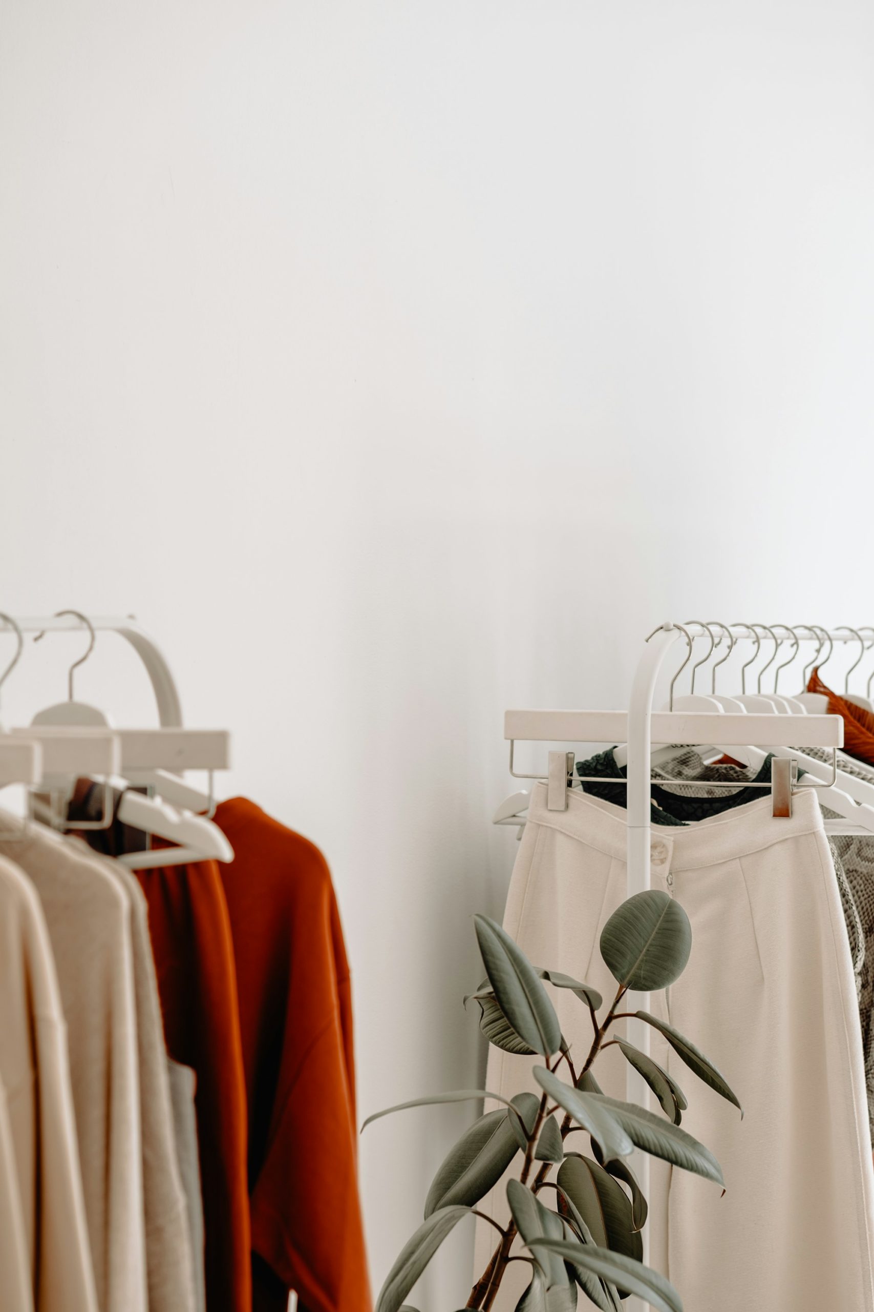 ファストファッションの衣料品ラック